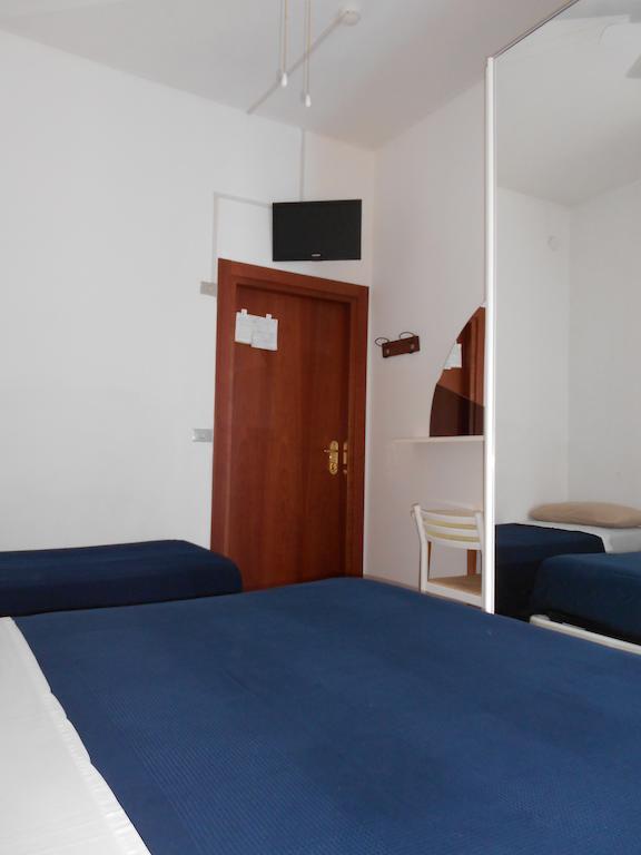 Hotel Villa Dei Platani ベラーリア・イジェア・マリーナ 部屋 写真