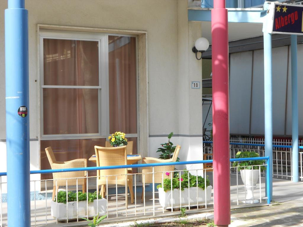Hotel Villa Dei Platani ベラーリア・イジェア・マリーナ エクステリア 写真