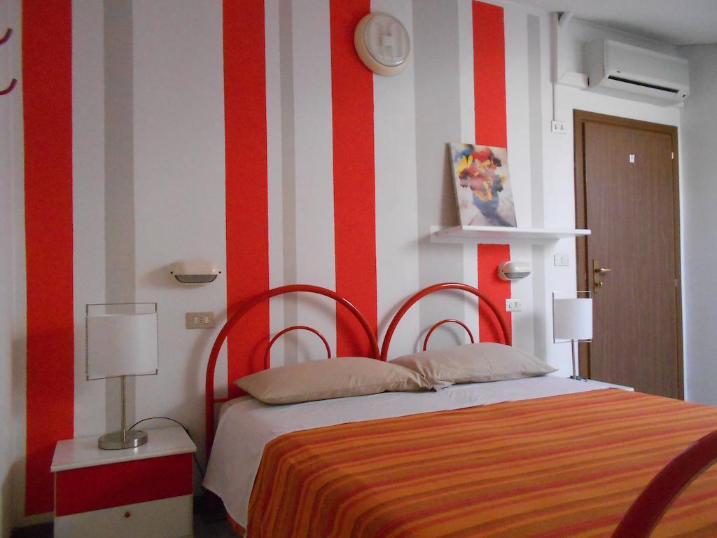 Hotel Villa Dei Platani ベラーリア・イジェア・マリーナ 部屋 写真