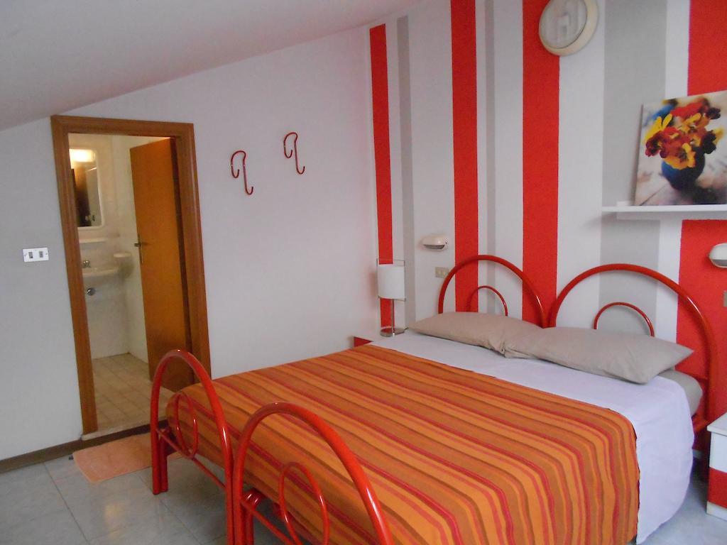 Hotel Villa Dei Platani ベラーリア・イジェア・マリーナ 部屋 写真