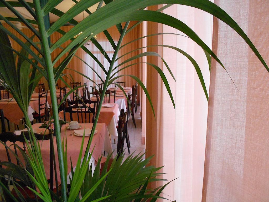 Hotel Villa Dei Platani ベラーリア・イジェア・マリーナ エクステリア 写真