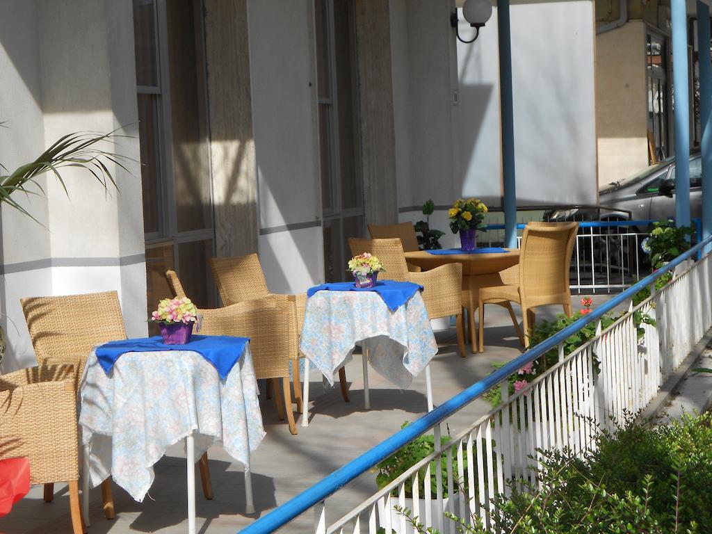 Hotel Villa Dei Platani ベラーリア・イジェア・マリーナ エクステリア 写真