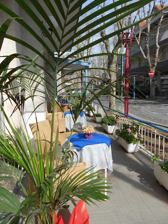 Hotel Villa Dei Platani ベラーリア・イジェア・マリーナ エクステリア 写真