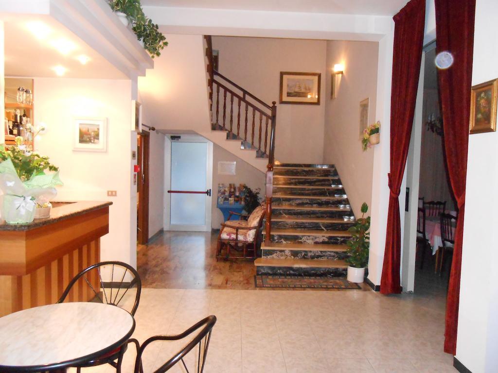 Hotel Villa Dei Platani ベラーリア・イジェア・マリーナ エクステリア 写真