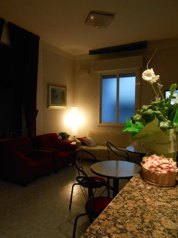 Hotel Villa Dei Platani ベラーリア・イジェア・マリーナ エクステリア 写真